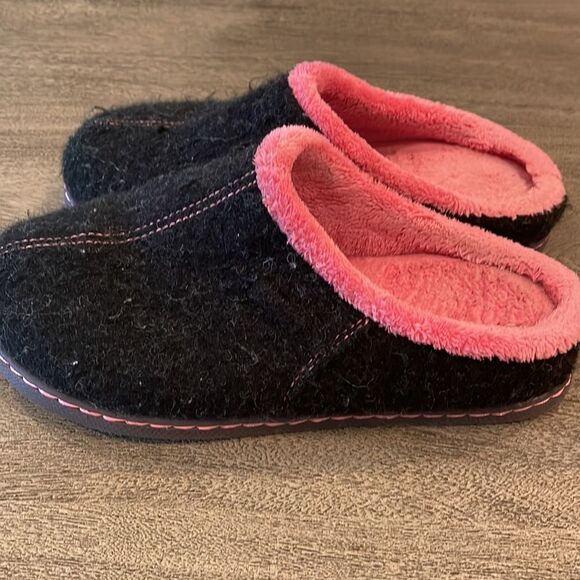 Brookstone felt black slippers size Medium - Picture 2 of 7